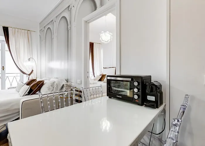 Next To Spanish Square - Romedreamhome